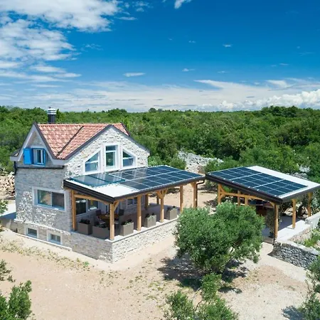 Maris * Betina (Sibenik-Knin)