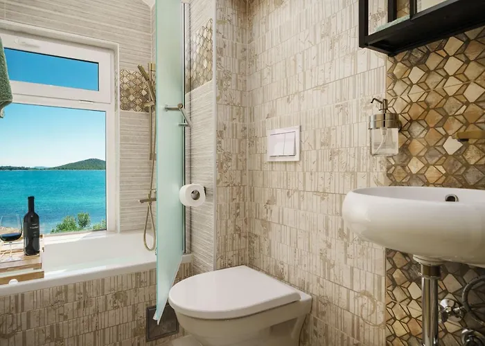 Maris * Betina (Sibenik-Knin)